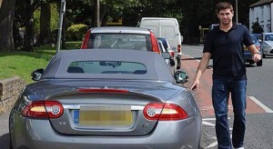 Image de Steven Gerrard et sa Jaguar XKR